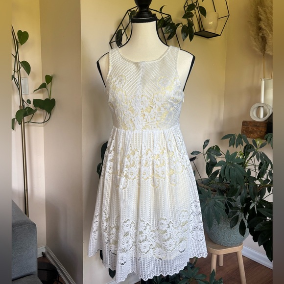 Free People Dresses & Skirts - Free People White Lace Dress with Yellow Lining